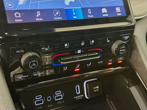 Used 2022 Jeep Grand Cherokee Limited 4xe w/ Luxury Tech Group II image 24