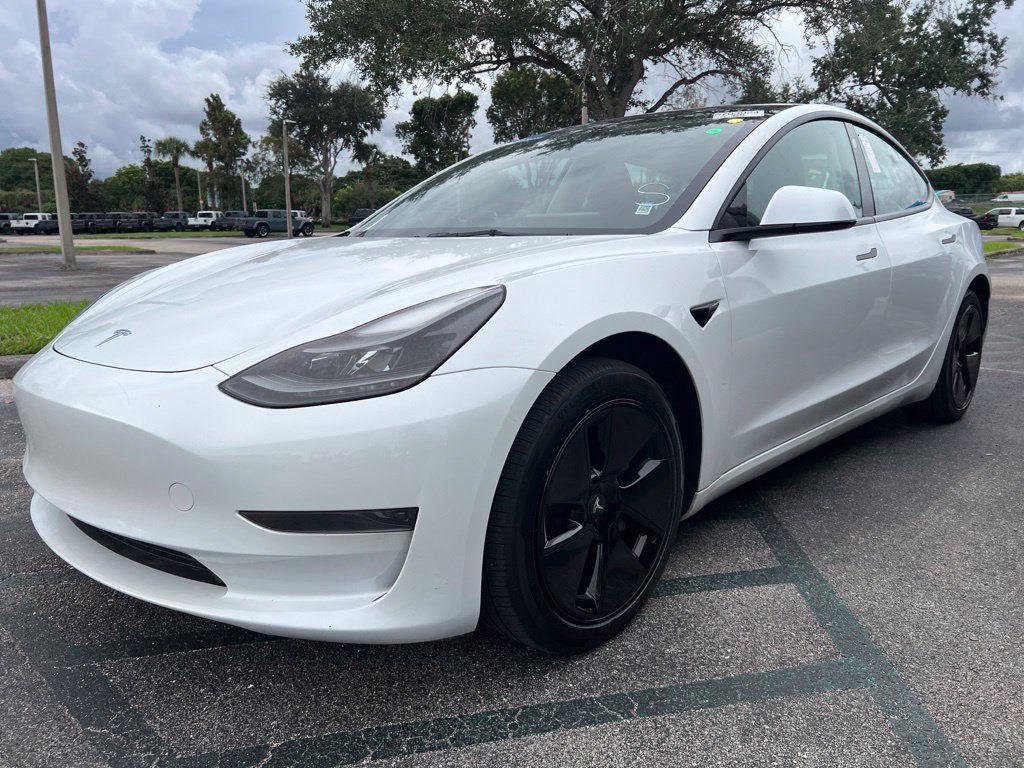 Used 2023 Tesla Model 3 Standard Range RWD image 1