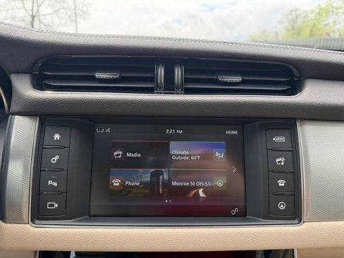 Used 2018 Jaguar XF Prestige image 14