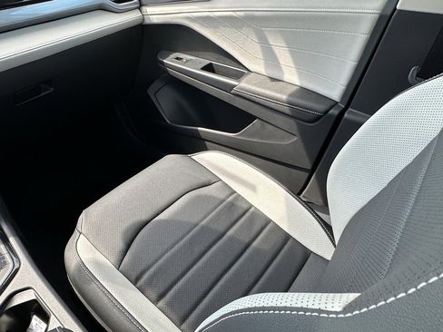 New 2025 Volkswagen Taos SEL AWD/4WD image 14