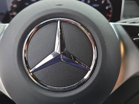 Used 2026 Mercedes-Benz GLC 300 image 32