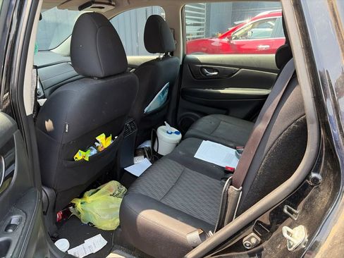 Used 2018 Nissan Rogue S FWD image 5