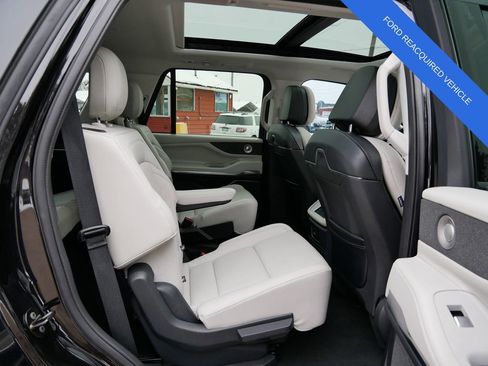 Used 2025 Lincoln Navigator Reserve AWD/4WD image 9
