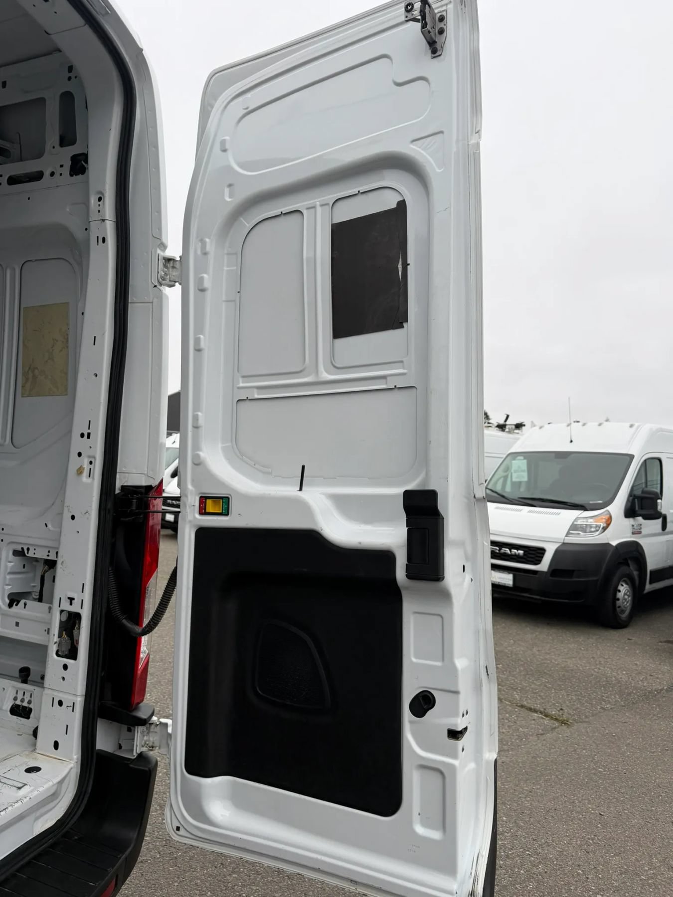 Used 2022 Ford Transit 250 148 High Roof Extended AWD image 17