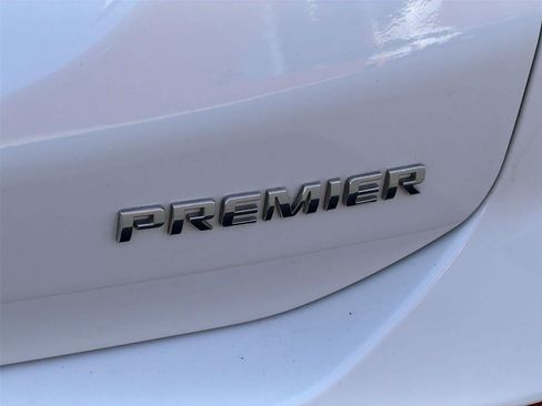Used 2021 Chevrolet Equinox Premier FWD image 8
