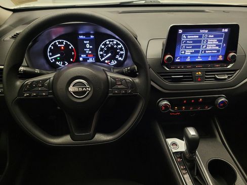 Used 2025 Nissan Altima 2.5 S FWD image 22