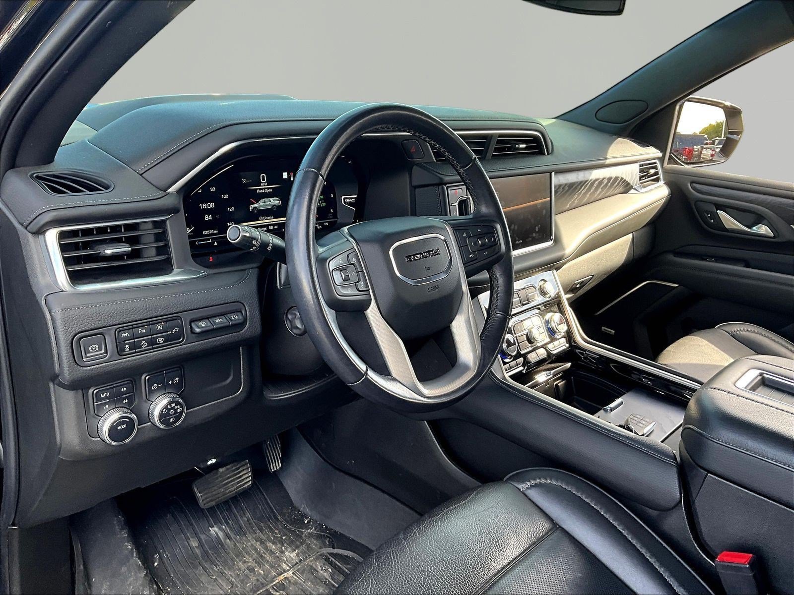 Used 2022 GMC Yukon XL Denali AWD/4WD image 17