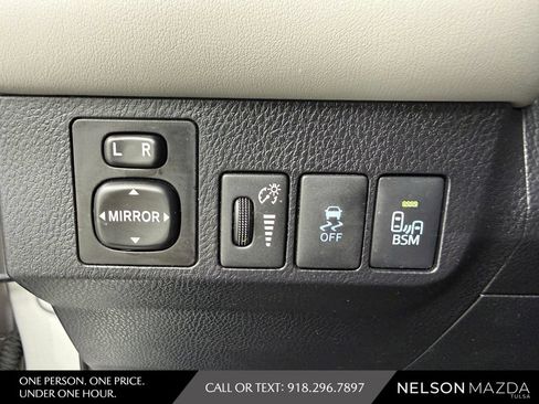 Used 2014 Toyota RAV4 Limited w/ Technology Package FWD image 28