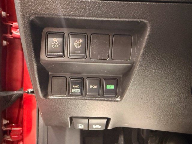 Used 2017 Nissan Rogue SV AWD/4WD image 17