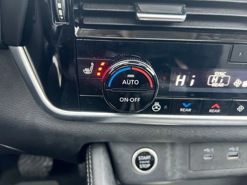 Used 2023 Nissan Rogue SL w/ SL Premium Package image 29