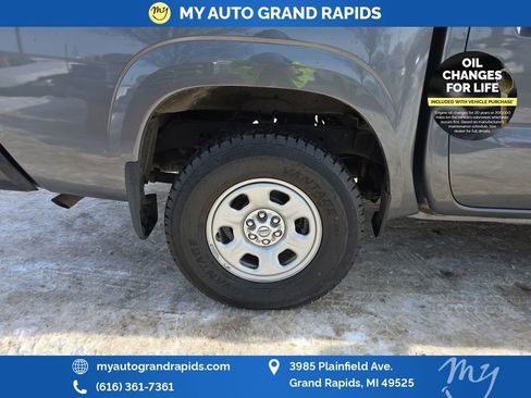 Used 2022 Nissan Frontier S w/ Technology Package image 32