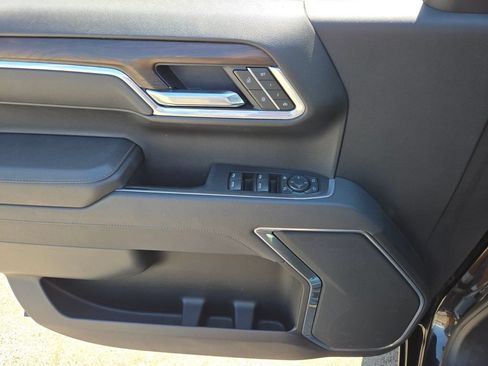 Used 2025 GMC Sierra 1500 SLT AWD/4WD image 18