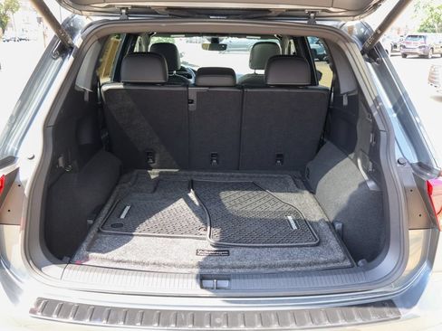 Used 2022 Volkswagen Tiguan SE R-Line AWD/4WD image 10