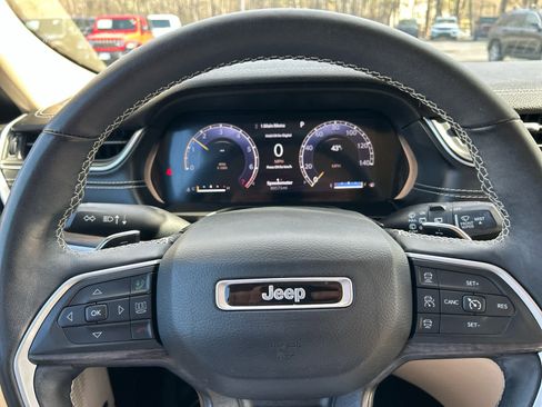 Used 2022 Jeep Grand Cherokee Limited image 22