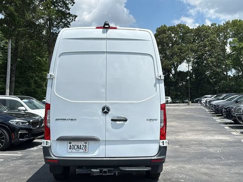 Used 2025 Mercedes-Benz Sprinter 2500 image 4