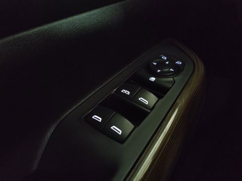 Used 2021 GMC Acadia SLE FWD image 27