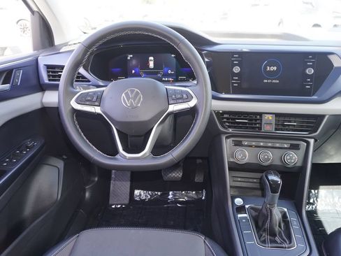 Used 2022 Volkswagen Taos SE FWD image 11