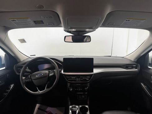 Used 2025 Ford Escape Platinum AWD/4WD image 2