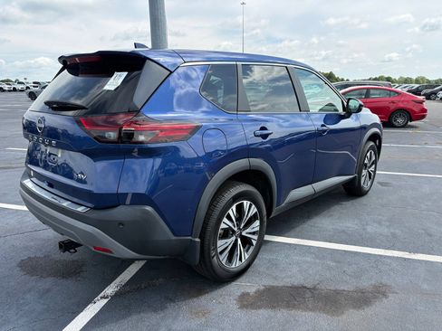 Used 2023 Nissan Rogue SV FWD image 3