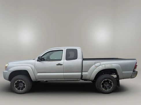 Used 2011 Toyota Tacoma 4x4 Access Cab image 8