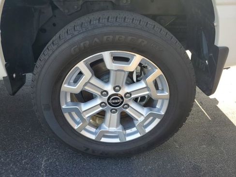 Certified 2024 Nissan Titan SV w/ SV Convenience Package image 7