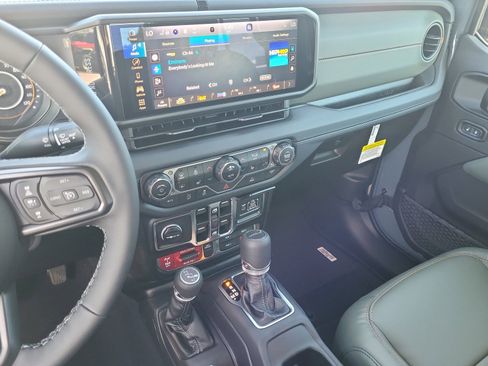 New 2025 Jeep Gladiator Mojave w/ Steel Bumper Group image 12