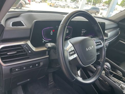 Used 2025 Kia Telluride S FWD image 9