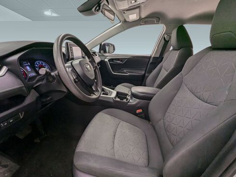 Used 2021 Toyota RAV4 XLE image 4