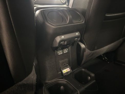 Used 2023 Jeep Gladiator Overland image 34