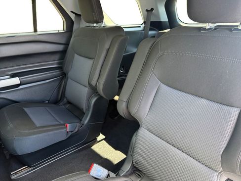 Used 2023 Ford Explorer XLT image 13