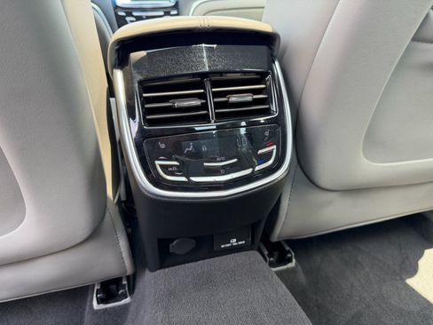 Used 2014 Cadillac XTS Premium FWD image 12