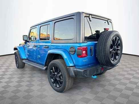 Used 2022 Jeep Wrangler Unlimited Sahara w/ Cold Weather Group image 8