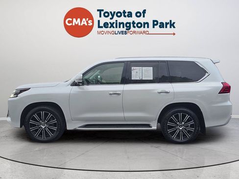 Used 2021 Lexus LX 570 4WD w/ Luxury Package image 2