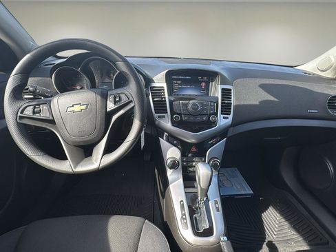 Used 2016 Chevrolet Cruze LT w/ Technology Package image 9