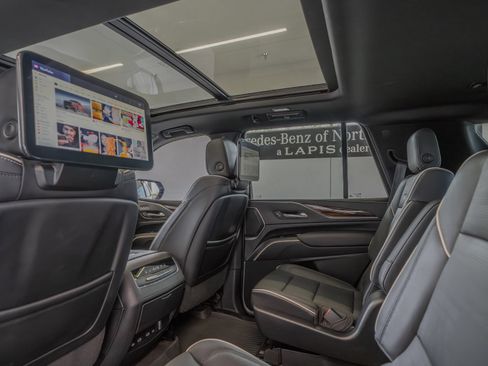 Used 2023 Cadillac Escalade Premium Luxury AWD/4WD image 26