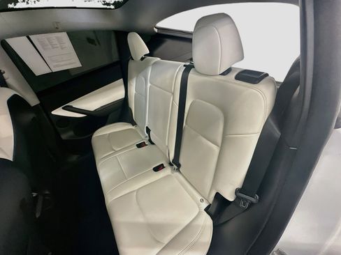 Used 2021 Tesla Model Y Long Range AWD/4WD image 30