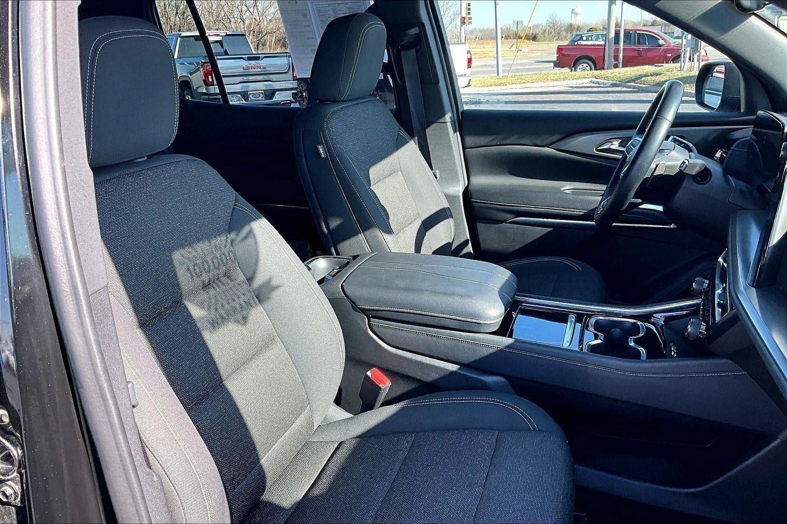 Used 2024 Chevrolet Traverse LT FWD image 11