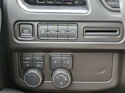 Used 2021 Chevrolet Tahoe LT AWD/4WD image 25