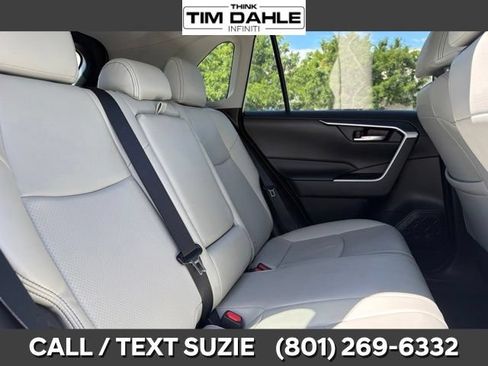 Used 2020 Toyota RAV4 XLE w/ XLE Grade Weather Package AWD/4WD image 16