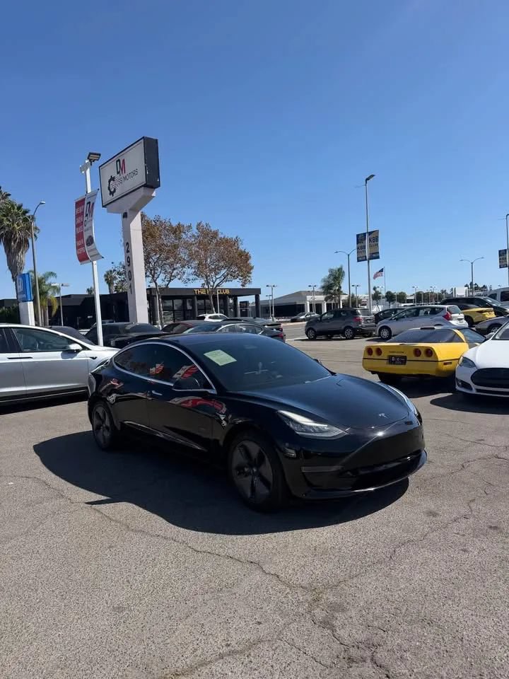 Used 2019 Tesla Model 3 Mid Range RWD image 2