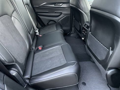 New 2025 Jeep Grand Cherokee Altitude image 15