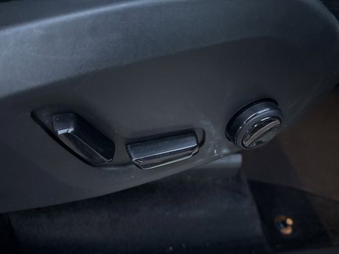 Used 2017 Volvo XC90 T6 Momentum w/ Vision Package image 37