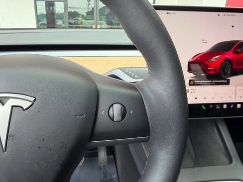 Used 2024 Tesla Model Y Long Range AWD/4WD image 19