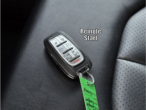 Used 2025 Chrysler Pacifica Select FWD image 60