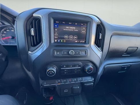 Used 2020 Chevrolet Silverado 1500 Custom w/ Custom Value Package AWD/4WD image 17