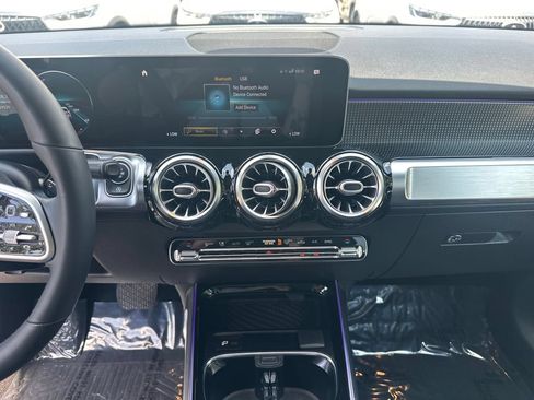 Used 2021 Mercedes-Benz GLB 250 4MATIC image 26