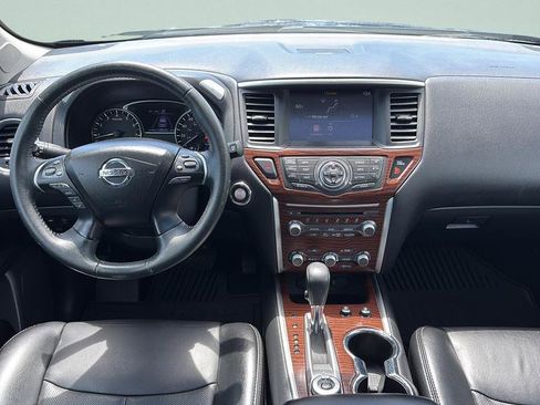 Used 2017 Nissan Pathfinder Platinum w/ Family Entertainment Package AWD/4WD image 11