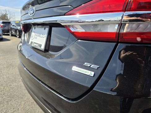 Used 2017 Ford Fusion SE image 38