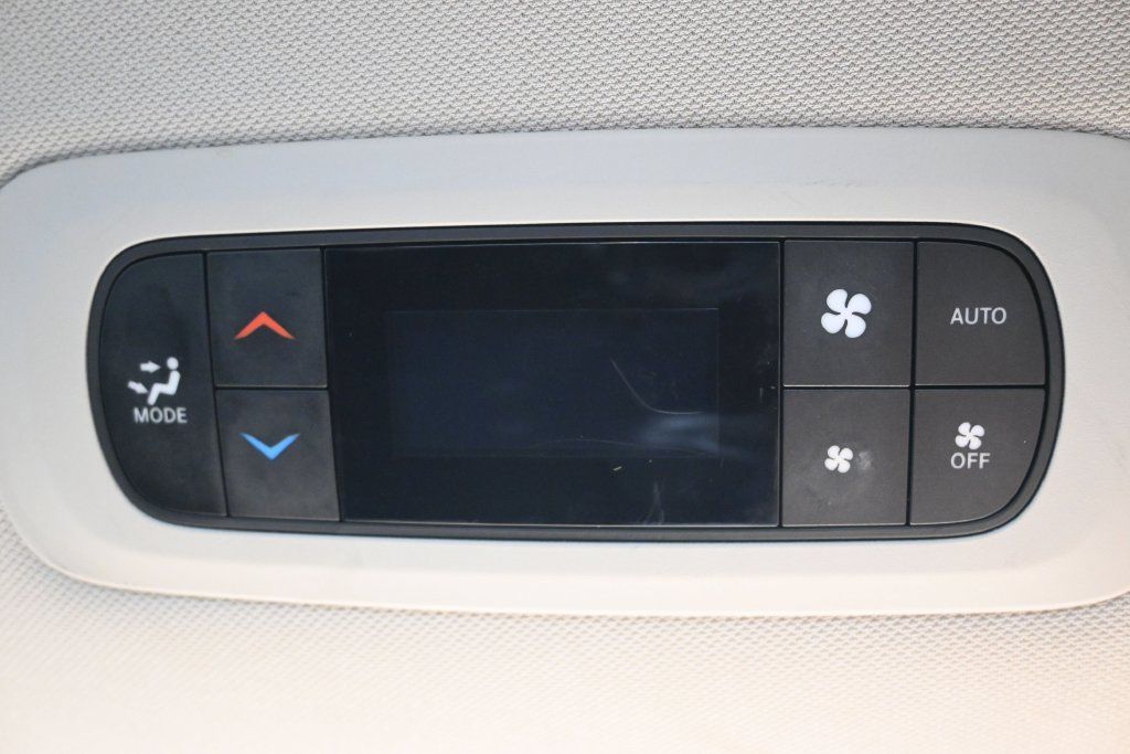 Used 2024 Chrysler Pacifica Touring-L FWD image 22
