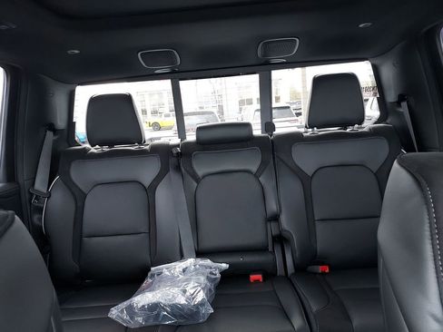 New 2026 RAM 1500 Laramie AWD/4WD image 13